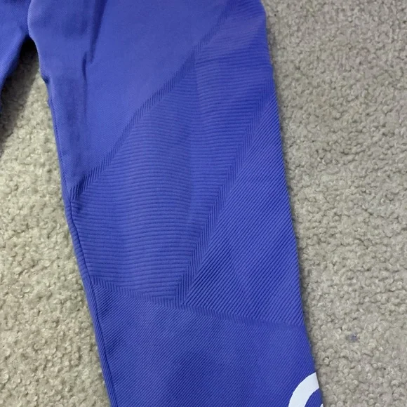 Peloton seamless shapeshifter Women's Purple Leggings - Picture 8 of 9